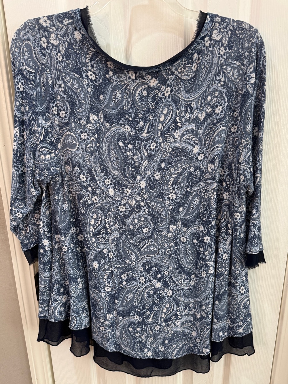 Style & Co. Women's Blue Paisley V-Neck Layered Top super cute! - Picture 2 of 4
